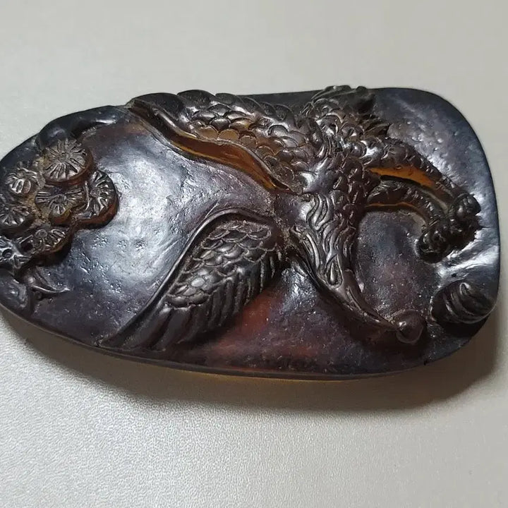 [BUNJANG] Carved Eagle Amber Pendant / 호박 독수리 조각 펜던트