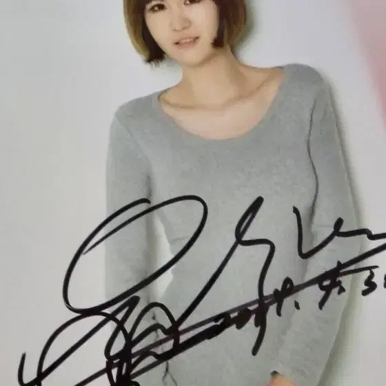 [BUNJANG] Yoon Soo Hyun Autographed Photo / 윤수현 친필 사진 싸인