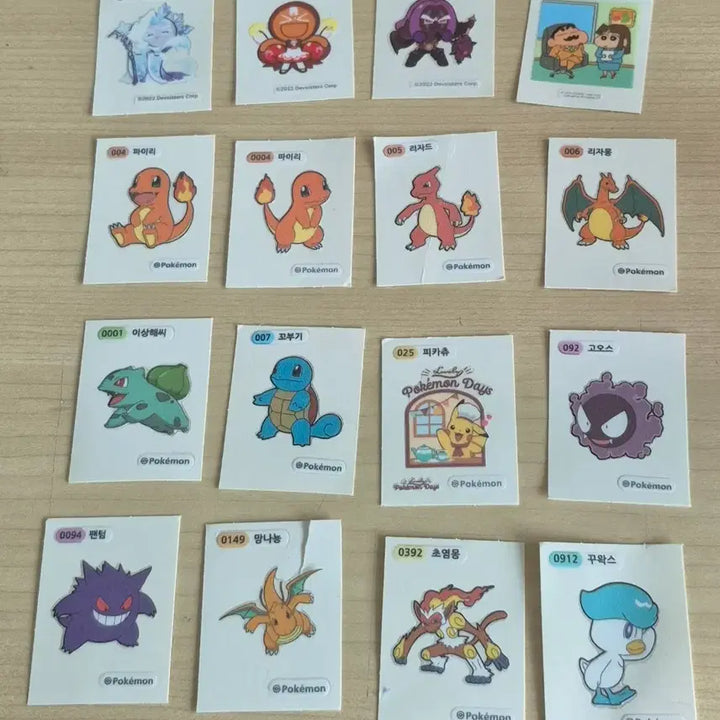 [BUNJANG] Pokemon Sticker Bundle (Popular &amp; Legendary Included) + Cookie Run &amp; Shin-chan Stickers / [일괄] 포켓몬 띠부씰 82장(인기 포켓몬, 전설 포함) + 서비스 쿠키런 띠부실 3장 짱구 띠부실 1장