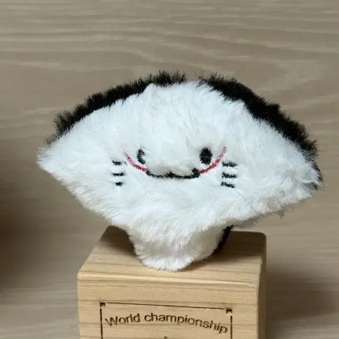 [BUNJANG] Park Eun Tae "The Man Who Laughs" Stingray Plush / 박은태 웃는남자 가오리 인형 털찐이