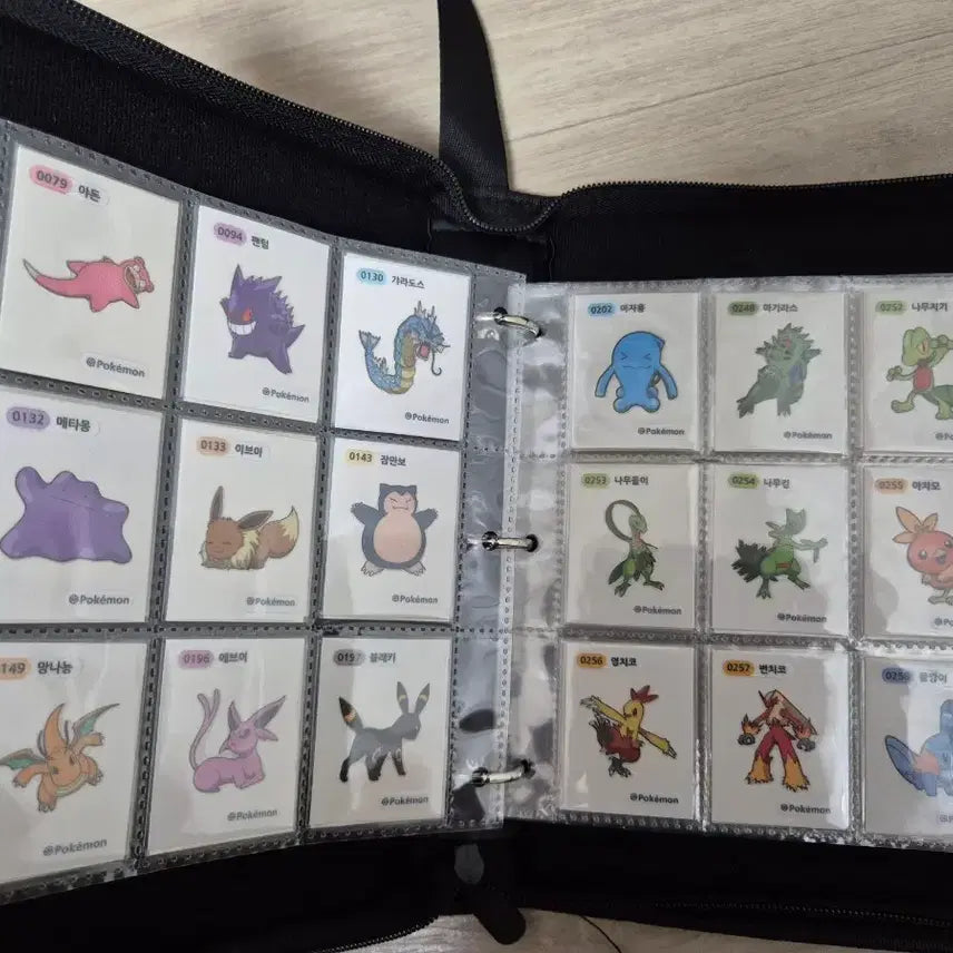 [BUNJANG] Pokemon Stickers Complete Set Season 1 (139 Types) with Mewtwo Artwork / 포켓몬 띠부씰 아트워크 뮤츠 포함 시즌1 139종 전종 완성본 판매.