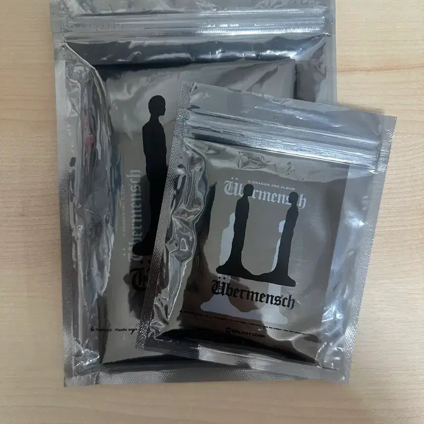 [BUNJANG] G-Dragon (GD) Weverse Man Exhibition Goods Photocard &amp; Postcard Set Bundle / (일괄)지디 전시회 위버맨쉬 굿즈 포토카드+엽서세트