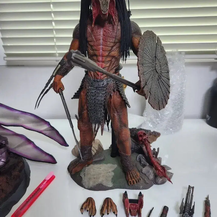 [BUNJANG] Hot Toys Peregrine Predator Action Figure / 핫토이 페럴 프레데터 개봉양품 판매합니다.