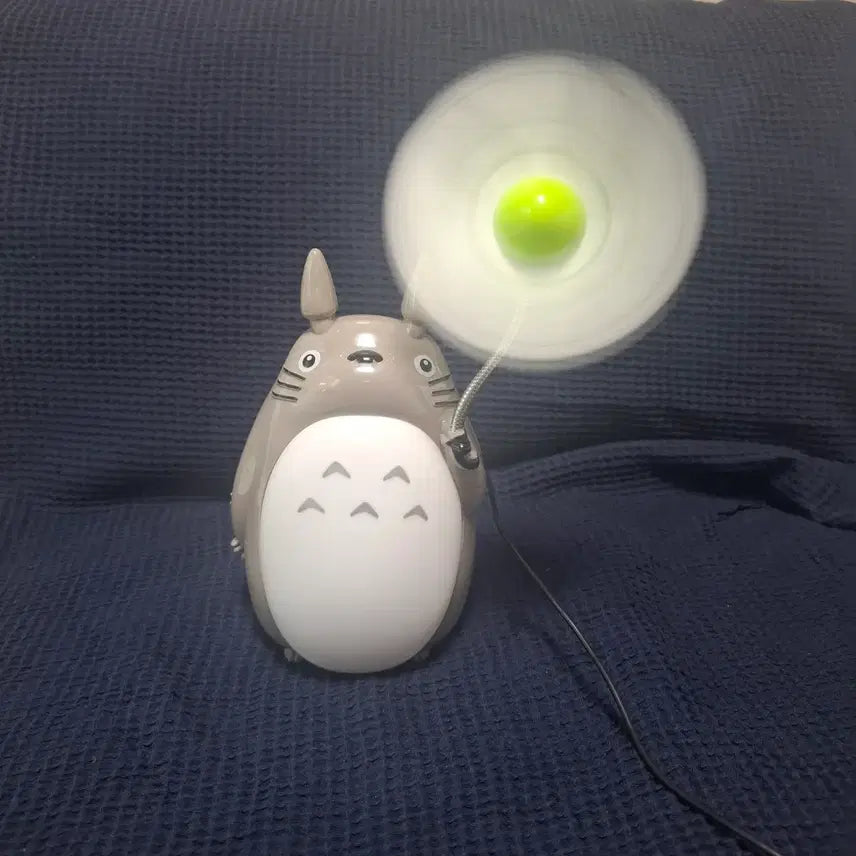 [BUNJANG] Studio Ghibli My Neighbor Totoro USB Rechargeable Fan with Mood Light / [새상품][지브리][이웃집토토로] USB 충전식 바람개비 무드등 겸용 선풍기