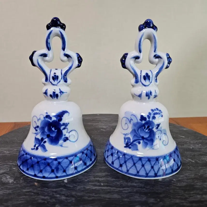 [BUNJANG] 1990s Vintage Russian Gzhel Handcrafted Porcelain Bells (Set of 2) / 90년대 올드 빈티지 러시아 그젤 핸드크래프티드 벨(Bell) 2pcs.