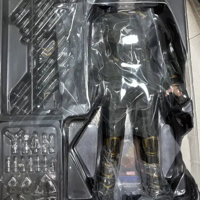 [BUNJANG] Hot Toys Endgame Hawkeye Figure / 핫토이 엔드게임 호크아이