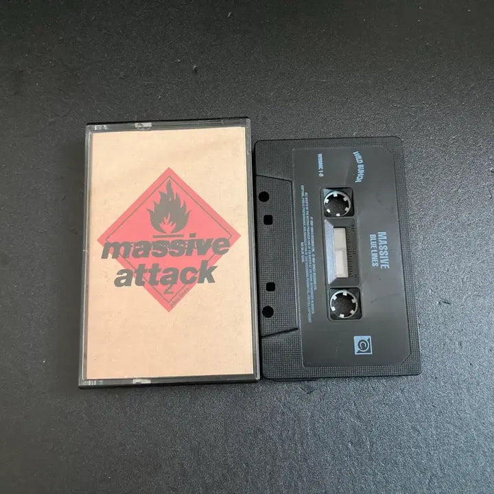 [BUNJANG] Massive Attack Blue Lines 1991 European First Press Cassette Tape / 매시브어택-Blue Lines 91년 유럽발매초반 카세트테입