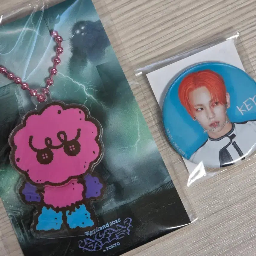 [BUNJANG] SHINee KEY Keyland Uncanny Yoyogi Keyring &amp; Can Badge Set / 샤이니 키 일본 키랜드 언캐니 복복 흔들흔들 키링&amp;캔뱃지