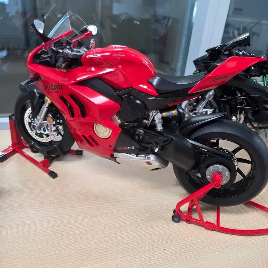 [BUNJANG] Ducati Panigale V4S Figure (1/6, 1/7 Scale) / 파니갈레 v4s 피규어