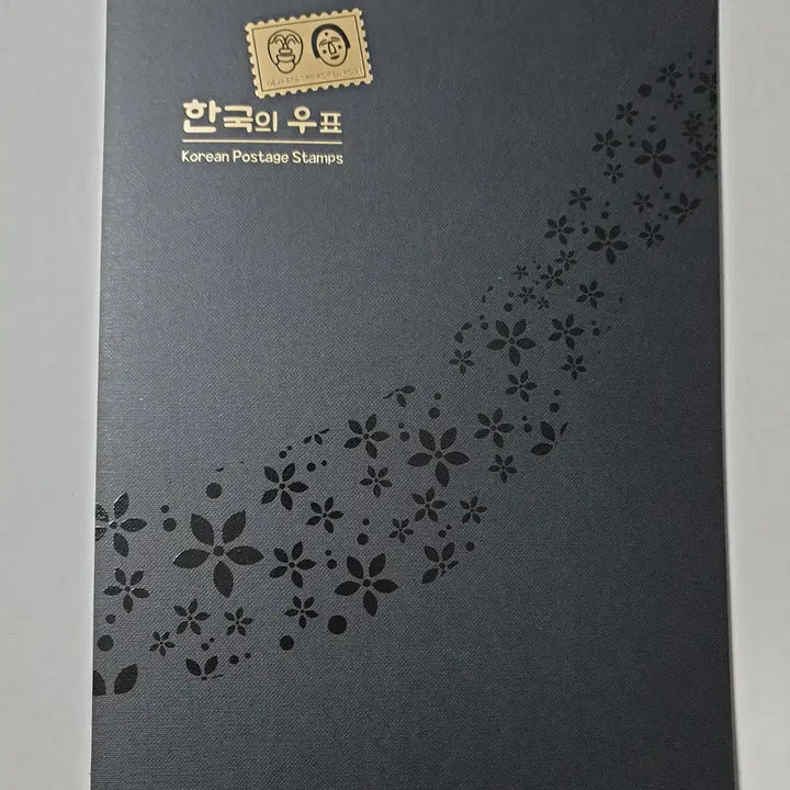 [BUNJANG] Korean Royal Portraits Stamp Album with First Day Cover / 조선왕실 어진 우표첩/ 우표박물관 초일봉투