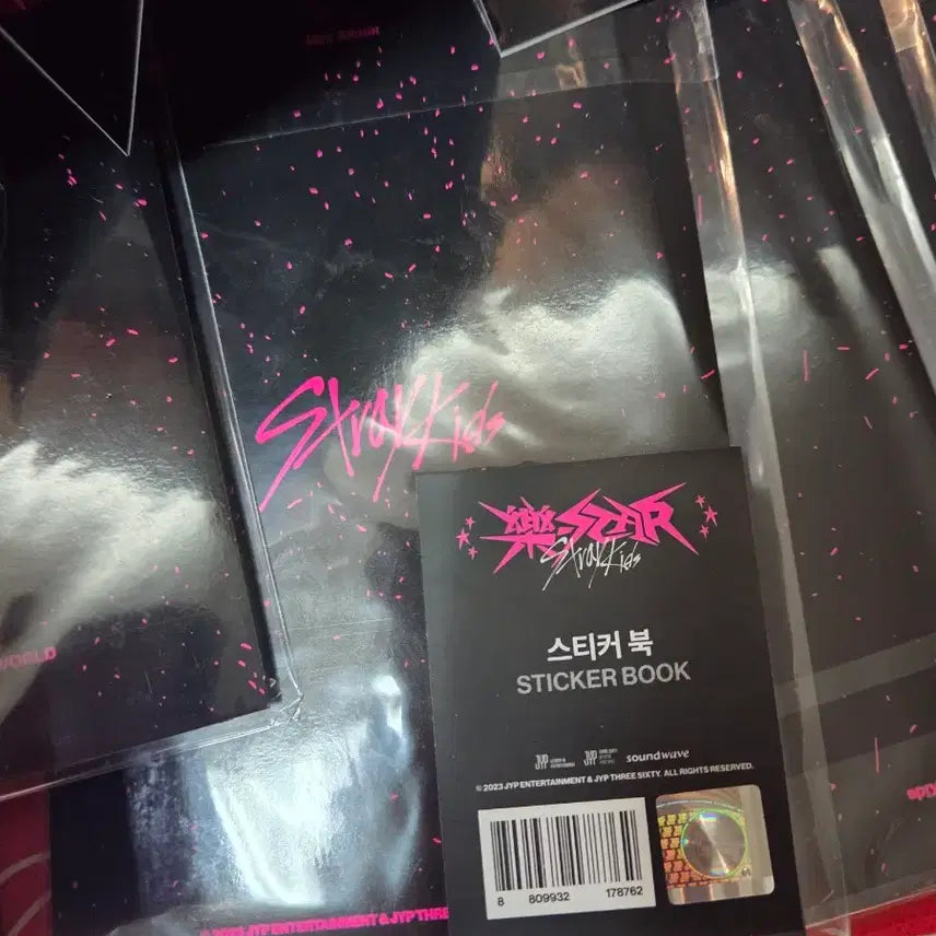 [BUNJANG] Stray Kids Rockstar Popup Store Sticker Book (Sealed) / (미개봉, 스티커 북) 락스타 팝업스토어 스티커 북 스트레이키즈 스키즈