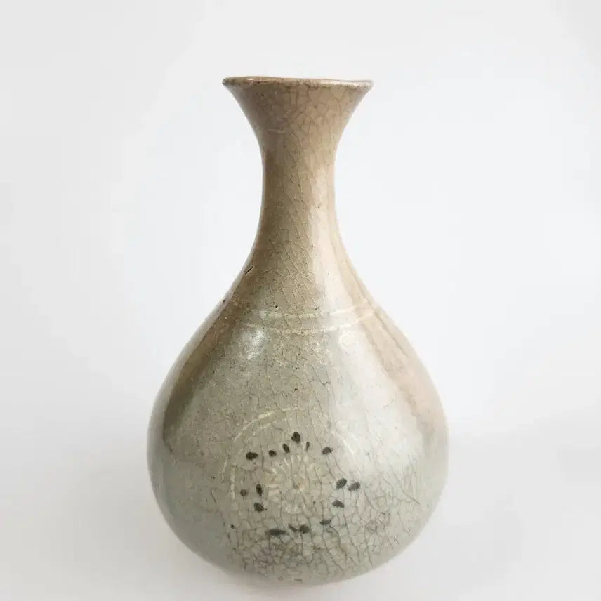 [BUNJANG] Antique Goryeo Dynasty Celadon Black and White Inlaid Chrysanthemum Vase / 골동품 고려시대 고려청자 흑백상감 국화문 주병