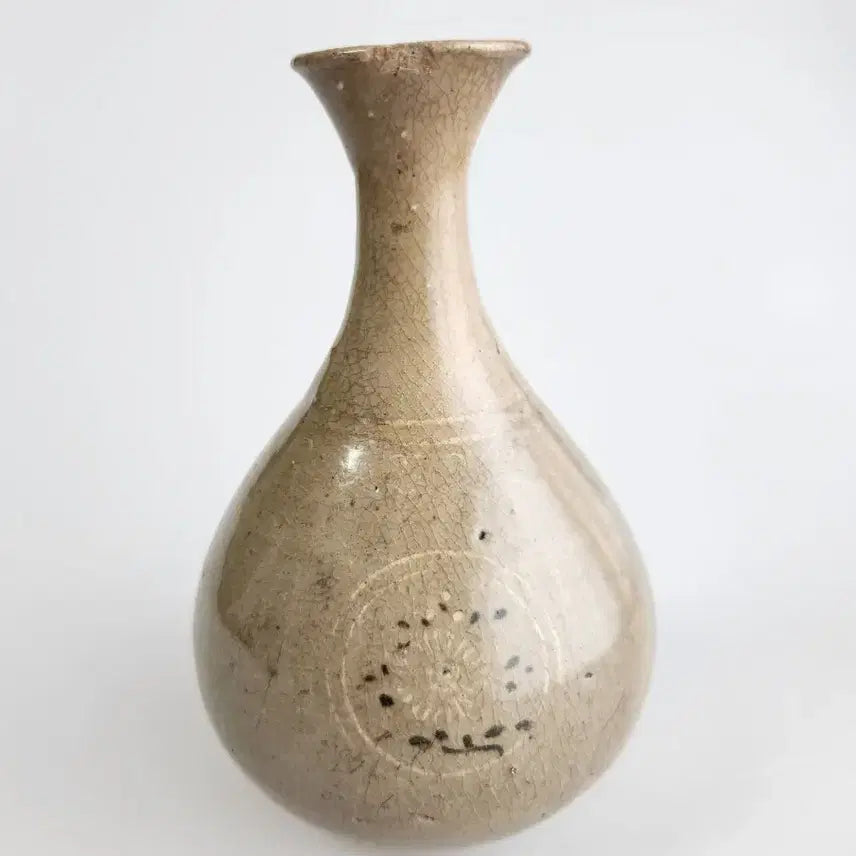 [BUNJANG] Antique Goryeo Dynasty Celadon Black and White Inlaid Chrysanthemum Vase / 골동품 고려시대 고려청자 흑백상감 국화문 주병