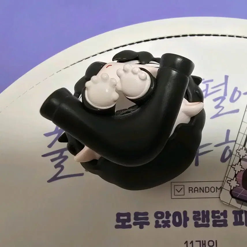 [SOLD OUT] 괴담출근 모두앉아 김솔음 피규어 공식 팝업