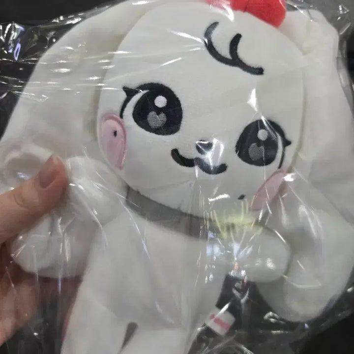 [BUNJANG] IVE Jang Wonyoung Cherry Original Plush Doll / (새상품)아이브 장원영 체리 정품 오리지널 플러시 인형