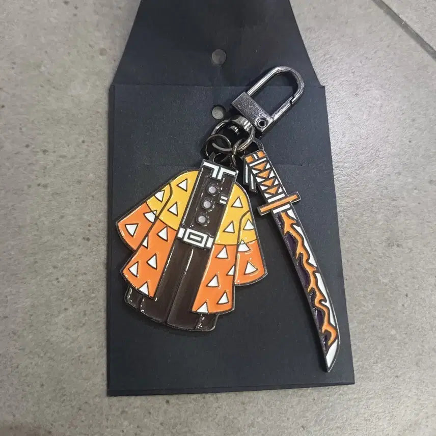 [BUNJANG] Demon Slayer Zenitsu Agatsuma Nichirin Sword Keychain / 귀멸의 칼날 젠이츠 일륜도 키링(원가 이하 판매)