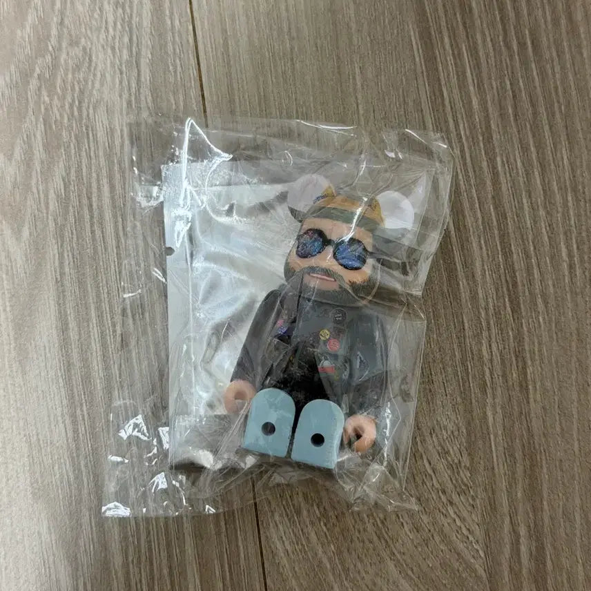 [BUNJANG] Bearbrick 51st Series u.s.h. MR. BRAINWASH Sealed / (미개봉)베어브릭 51탄 슈시 미스터브래인워시