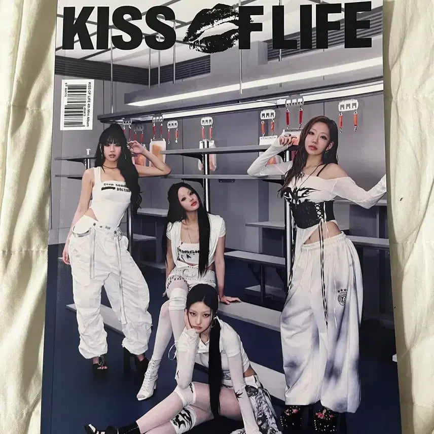 [BUNJANG] KISS OF LIFE 4th Mini Album 224 Magazine Ver. / KISS OF LIFE (키스오브라이프) - 미니앨범 4집 : 224 [Magazine Ver.]