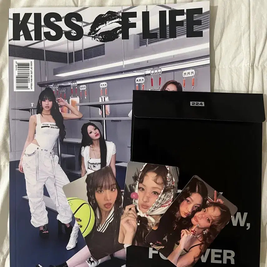 [BUNJANG] KISS OF LIFE 4th Mini Album 224 Magazine Ver. / KISS OF LIFE (키스오브라이프) - 미니앨범 4집 : 224 [Magazine Ver.]
