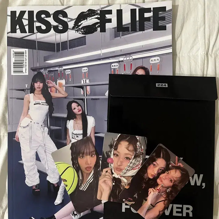 [BUNJANG] KISS OF LIFE 4th Mini Album 224 Magazine Ver. / KISS OF LIFE (키스오브라이프) - 미니앨범 4집 : 224 [Magazine Ver.]