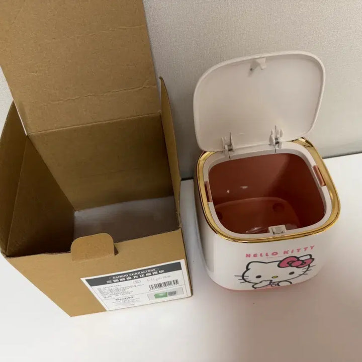 [BUNJANG] Hello Kitty Mini Vanity Trash Can / 헬로키티 미니 화장대 책상 휴지통