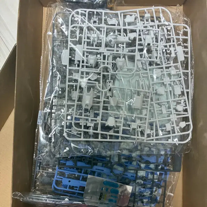 [BUNJANG] MG 1/100 AQM/E-X02 Sword Strike Gundam Plastic Model Kit / 건담