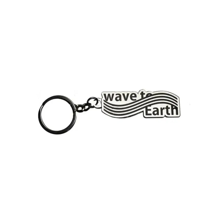 [BUNJANG] Wave To Earth Keyring &amp; Pin Badge Bundle Set (Sealed) / wave to earth 키링, 핀뱃지 (미개봉 일괄)
