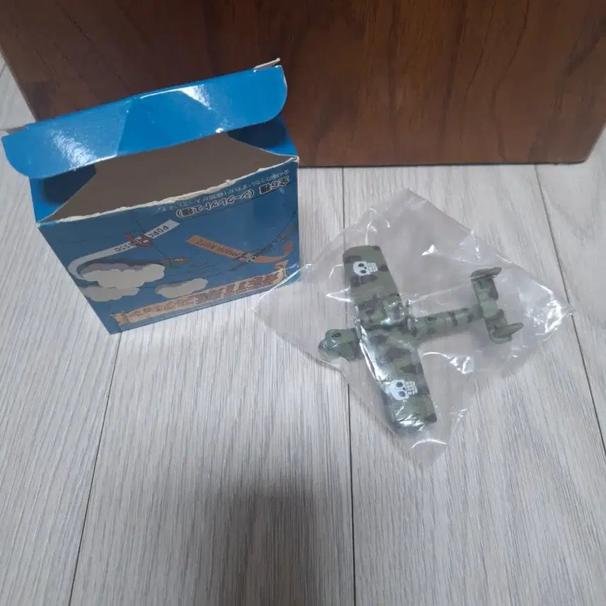 [BUNJANG] Studio Ghibli Porco Rosso Airship Magnet Figure / [새상품][지브리][붉은돼지] 비행선 랜덤 마그네트 피규어