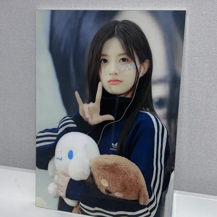 [BUNJANG] ILLIT Minju A3 Acrylic Frame / 아일릿 민주 A3 아크릴 액자 판매
