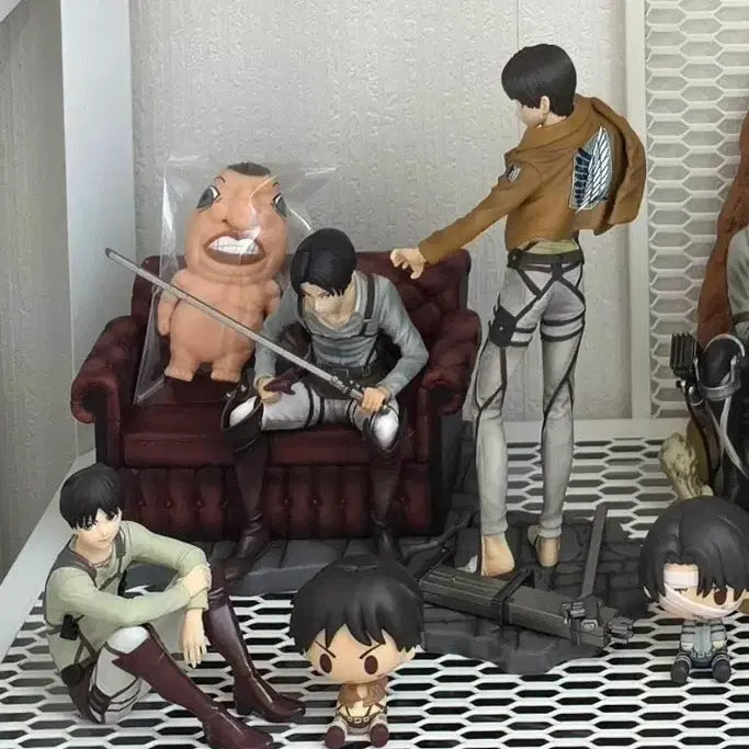 [BUNJANG] Attack on Titan Lucky Draw Figure Bundle Set (Levi B Prize, Eren A Prize) / 진격의거인 자유로의 쿠지 리바이B상 에렌A상 일괄 양도!
