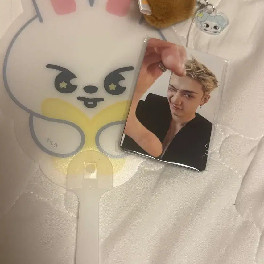 [BUNJANG] Stray Kids Entry Gift (Hyunjin Photocard Excluded) / 스키즈 스트레이키즈 입장기프트 양도 (현진포카제외)