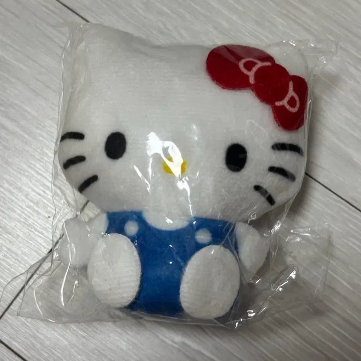 [BUNJANG] Mini Kitty Brooch / 미니 키티 뱃지