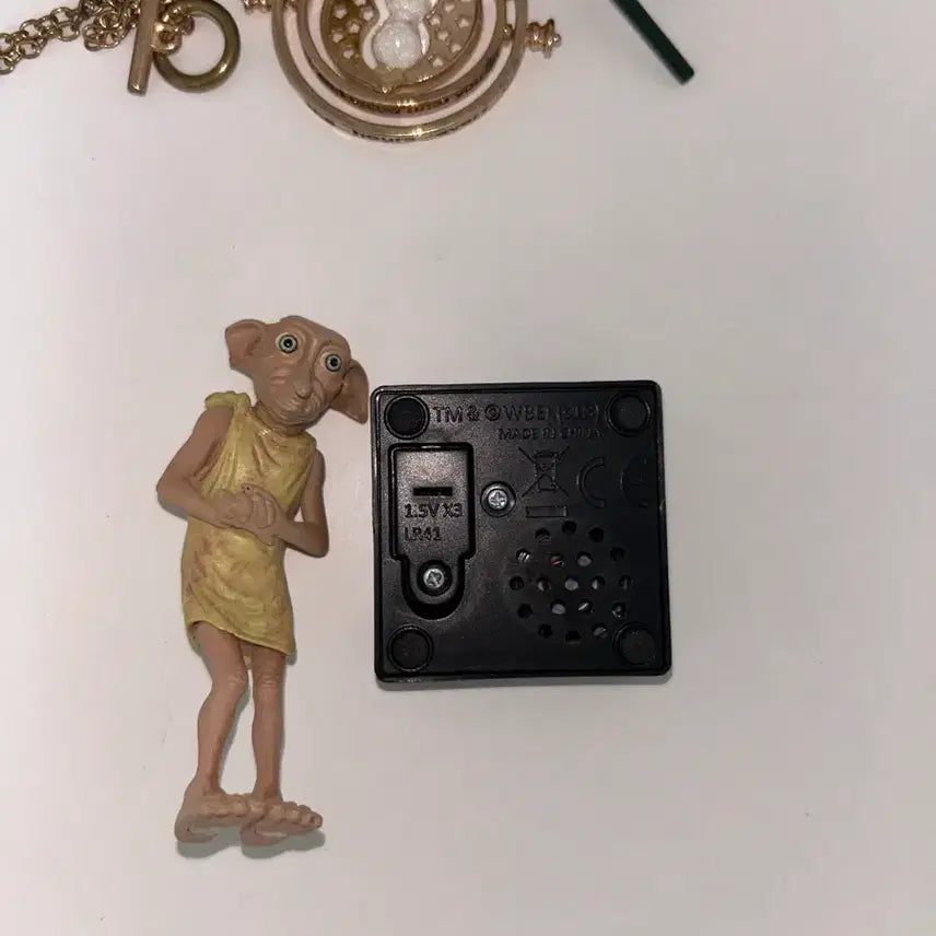 [BUNJANG] Harry Potter Dobby Figure, Golden Snitch, and Time Turner Necklace Set / 해리포터 도비 피규어 + 골든 스니치 + 시간 여행 목걸이