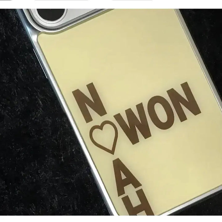 [BUNJANG] YounWoon + Noah iPhone 17 Phone Case Yellow Silver Bumper / 영원 + 노아 폰케이스 연노랑 실버범퍼 (기본) 아이폰17