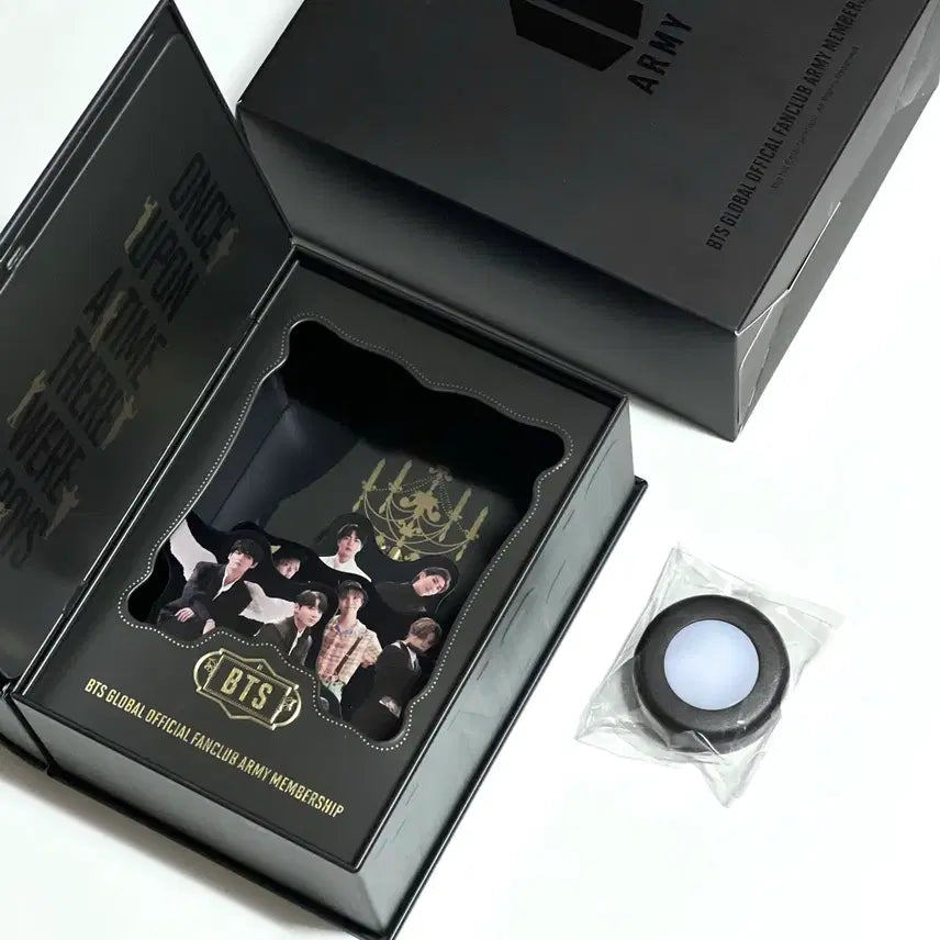 [BUNJANG] BTS ARMY Membership Kit Season 7 ARMYZIP Photobook Magnet Book Lamp Postcard Zipper Bag / BTS 방탄소년단 ARMY 아미 키트 멤버십 7기 매직샵 동화 ARMYZIP 공식 팬클럽