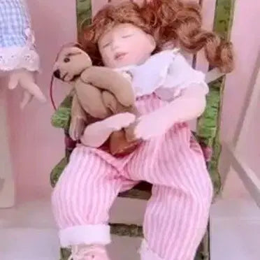 [BUNJANG] Pink Stripe Overalls Skirt Shabby Doll Holding Teddy Bear / 핑크 스트라이프 멜빵 치마 인형 수입 쉐비돌