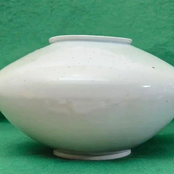 [BUNJANG] Im Hwa-gong Celadon Large Moon Jar / 임화공도자기 순백자 주판알 대형 항 아리(W:38cm)