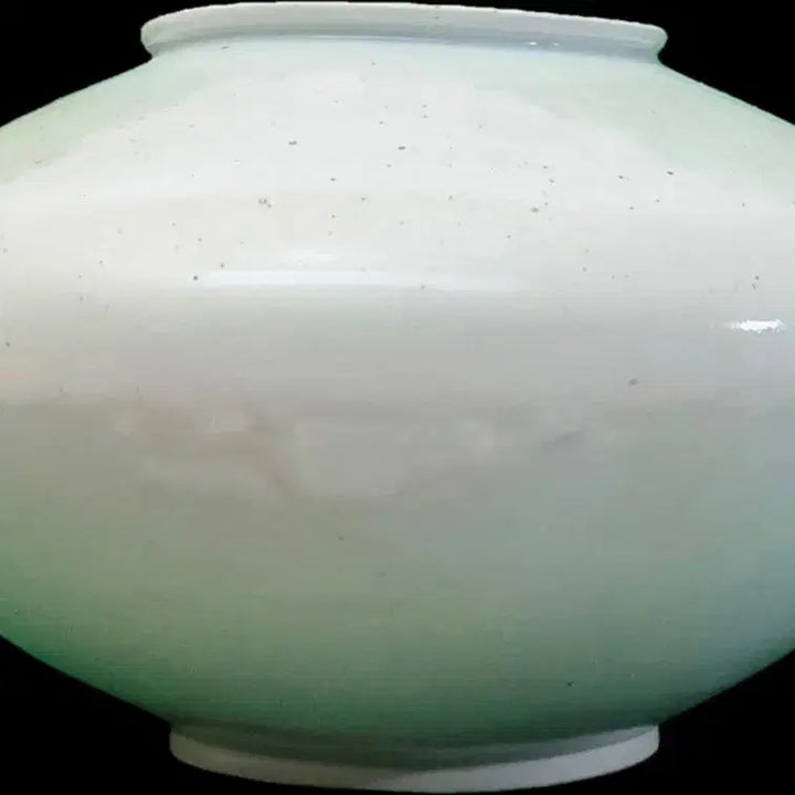 [BUNJANG] Im Hwa-gong Celadon Large Moon Jar / 임화공도자기 순백자 주판알 대형 항 아리(W:38cm)
