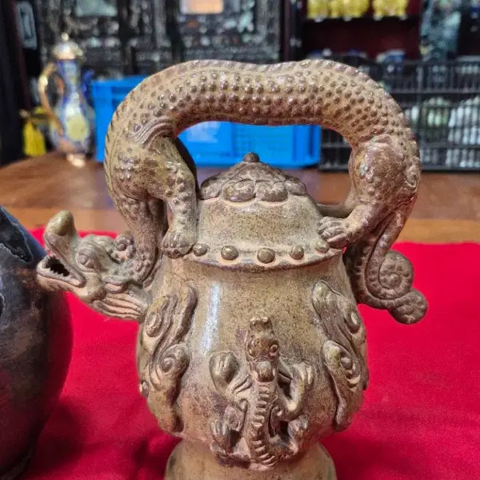 [BUNJANG] Set of 2 Traditional Korean Ceramics: Black Glaze Vase and Dragon Figurine / 전통 도자기 2점