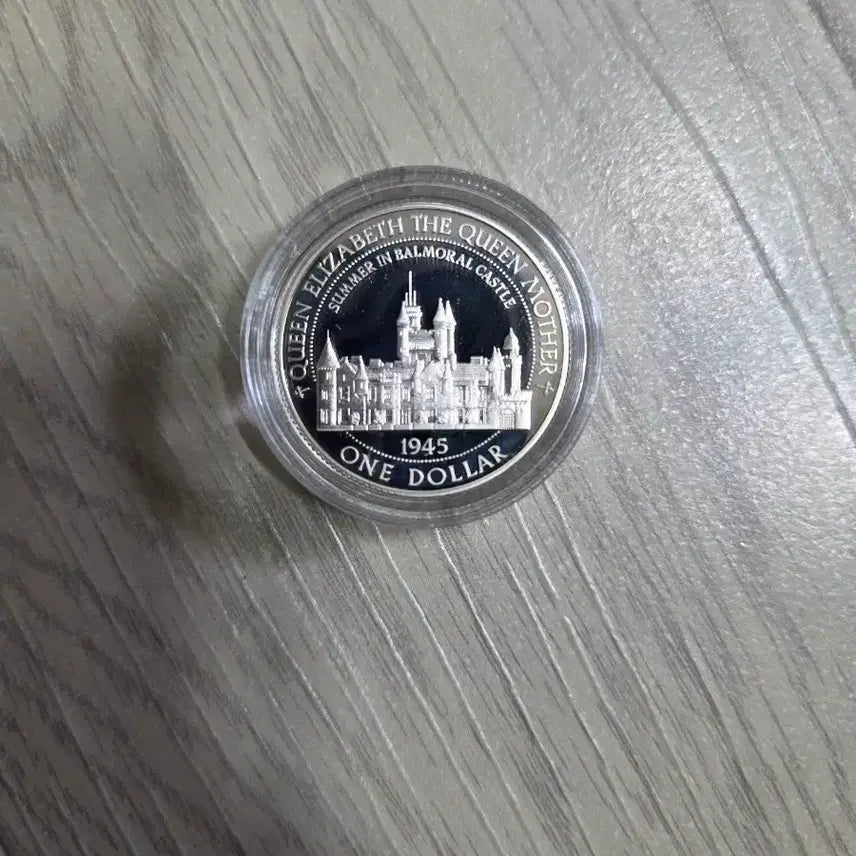 [BUNJANG] 1945 Balmoral Castle One Dollar Commemorative Coin - Elizabeth The Queen Mother / 엘리자베스 더 퀸 마더 1945 발모럴 성 1달러 기념 주화