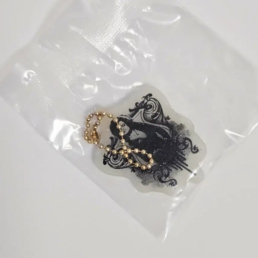 [BUNJANG] Harry Potter Glow-in-the-Dark Gachapon Keychain Bellatrix / 해리포터 가챠 야광 키링 벨라트릭스