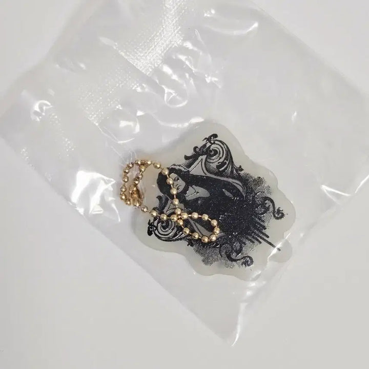 [BUNJANG] Harry Potter Glow-in-the-Dark Gachapon Keychain Bellatrix / 해리포터 가챠 야광 키링 벨라트릭스