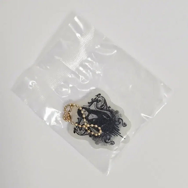 [BUNJANG] Harry Potter Glow-in-the-Dark Gachapon Keychain Bellatrix / 해리포터 가챠 야광 키링 벨라트릭스