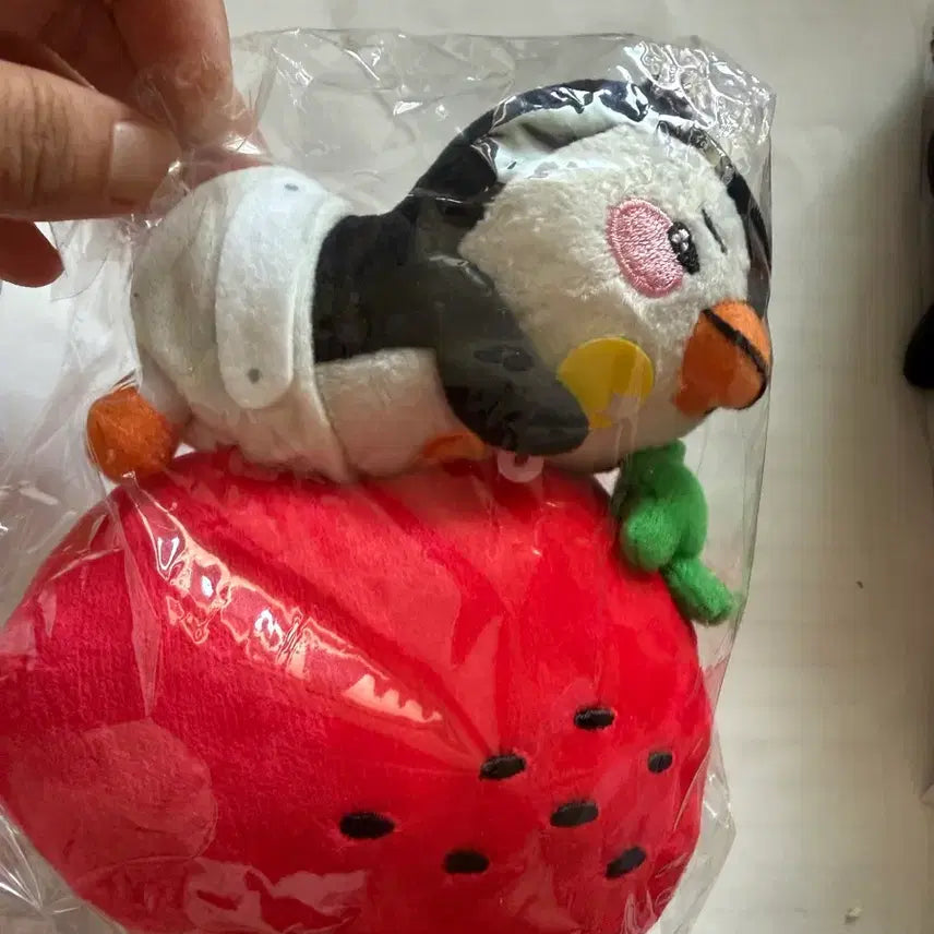 [BUNJANG] Lee Junho Strawberry Penguin Plush / 준호 딸기펭