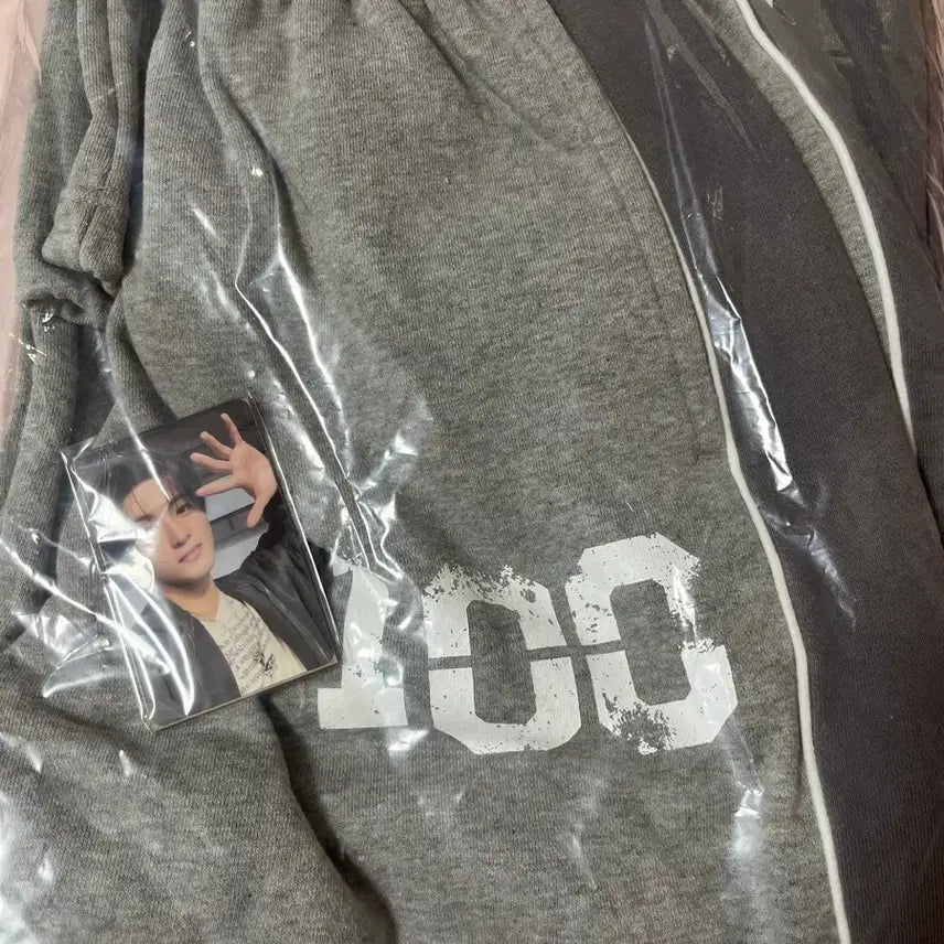 [BUNJANG] NCT DREAM Mark Dream Show MD Hoodie Zip-up Pants Sealed Set / 미개봉 엔시티 드림 드림쇼 md 후드집업 바지 마크 버전 판매
