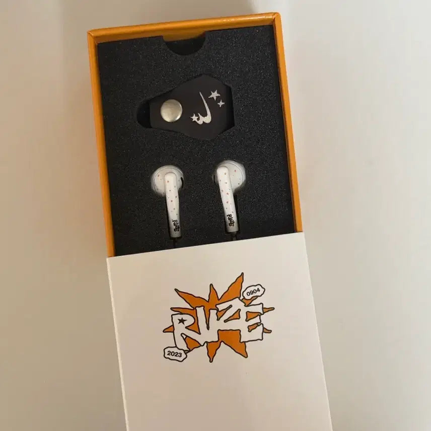 [BUNJANG] RIIZE 2nd Anniversary Earphones (Unsealed) / 라이즈 2주년 이어폰