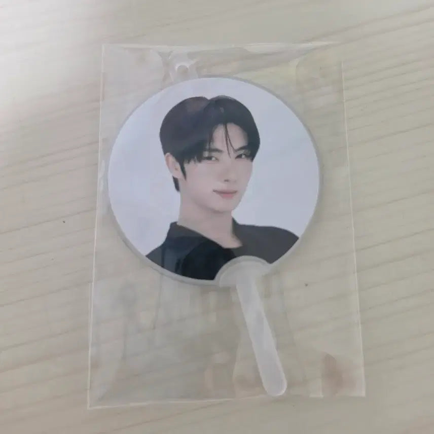[BUNJANG] TWS Youngjae 42Club Random Mini Uchiwa / (원가양도)투어스 영재 42클럽 랜덤 미니우치와