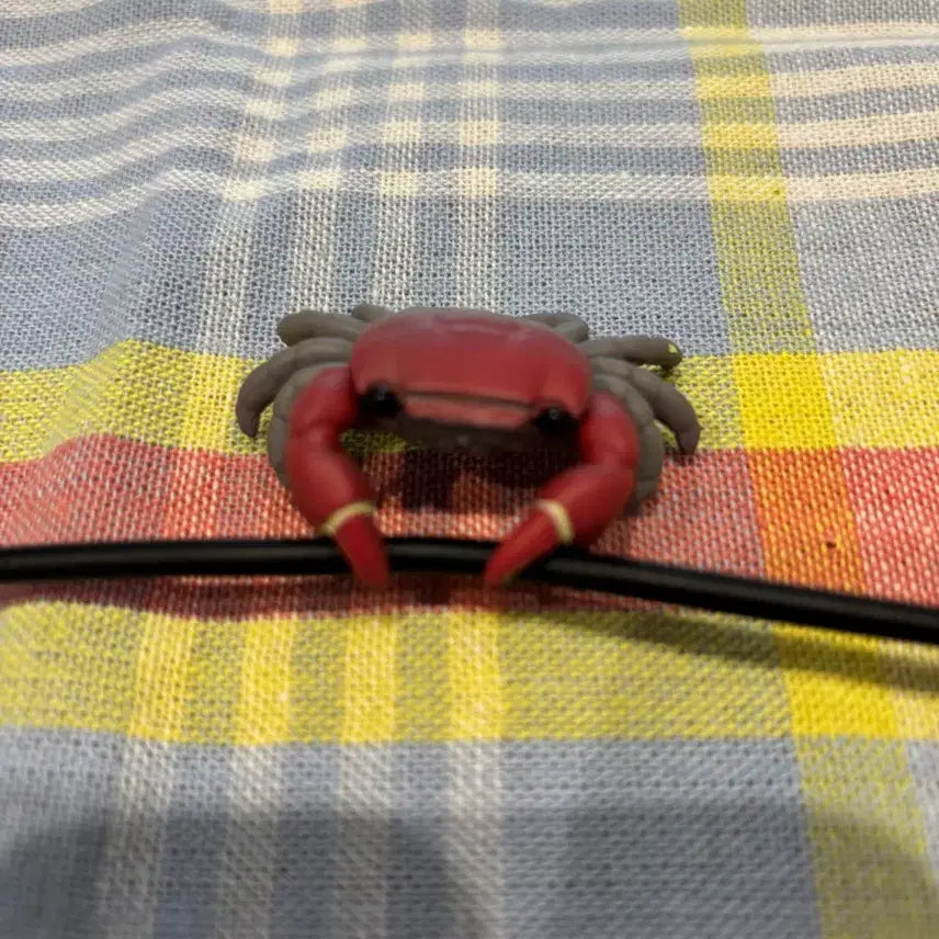 [BUNJANG] Grumpy Crab Figure Gacha Toy / 전선을 자르려는 심술쟁이 꽃게 피규어 가챠