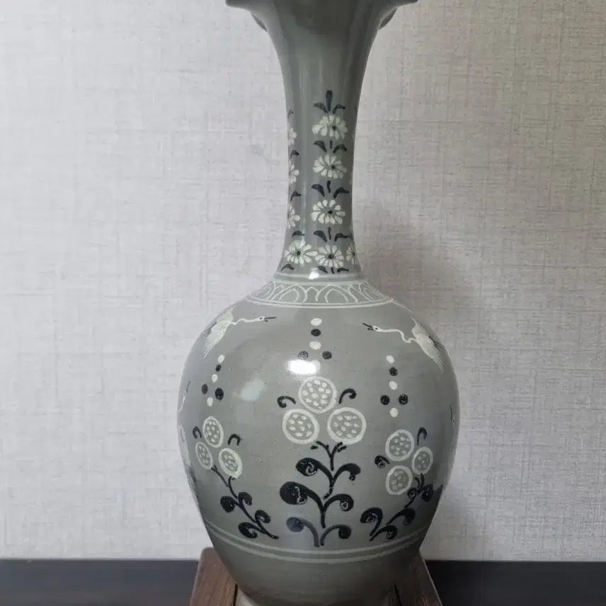 [BUNJANG] Gaeseong Celadon Inlaid Crane &amp; Flower Long Neck Vase / [개성 도자기] 청자 상감 학접초화문 긴목병