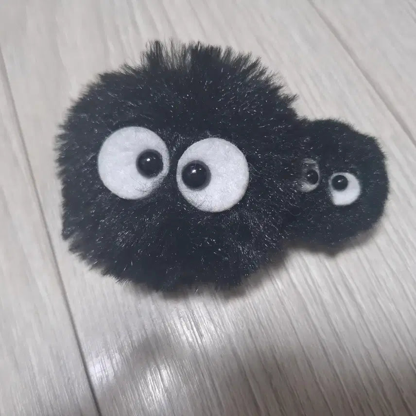[BUNJANG] Studio Ghibli My Neighbor Totoro Kurosuke and Baby Kurosuke Brooch Plush / [지브리][이웃집토토로] 쿠로스케와 아기 쿠로스케 브로치 인형